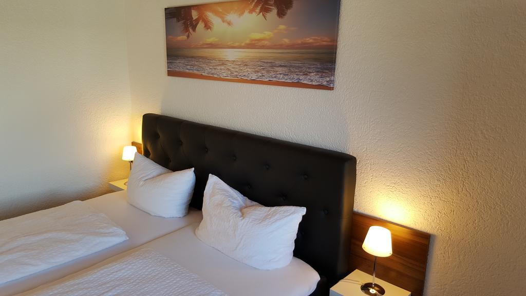 Restaurant&Hotel Exquisite Bobenheim am Berg Extérieur photo